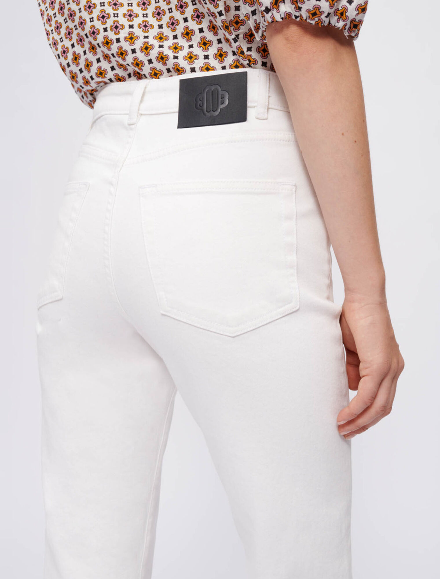 Gerade geschnittene weiße Jeans