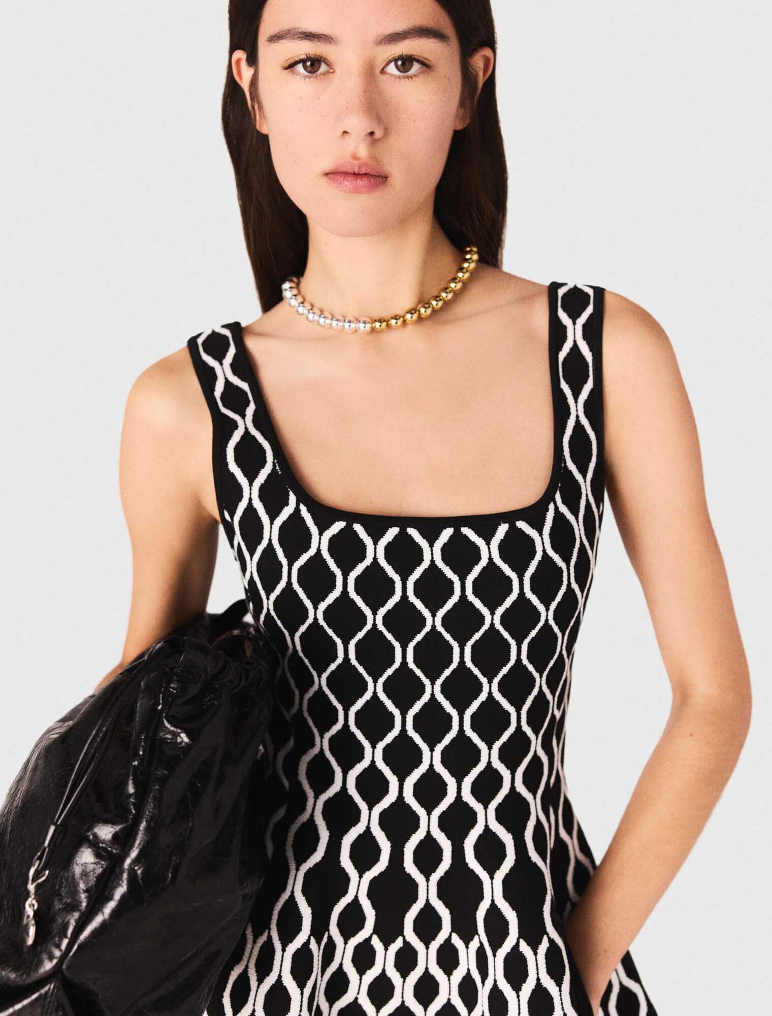 Kurzes Kleid aus Jacquard-Strick