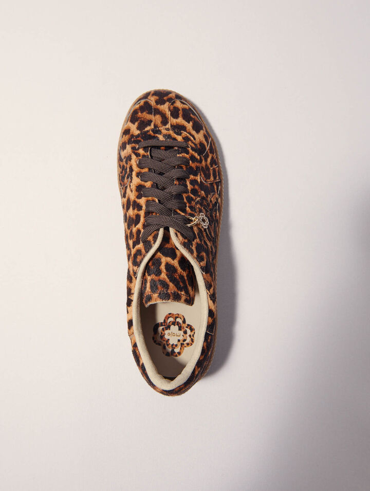 Lederturnschuhe mit Leopardenoptik
