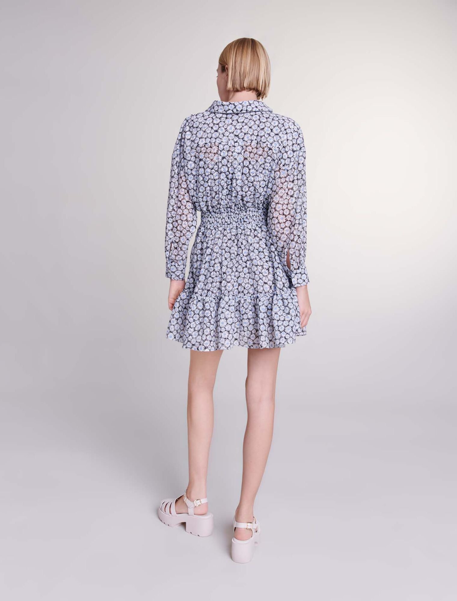 Kurzes Kleid mit Blumen