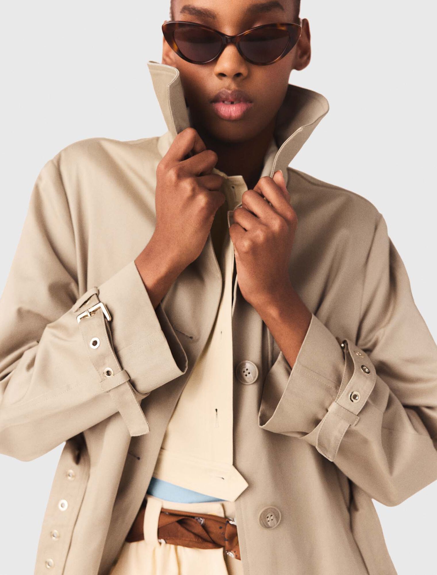 Trenchcoat mit abnehmbarer Kapuze