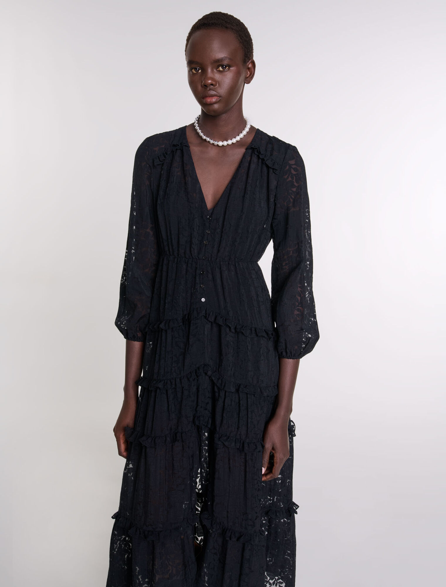 Langes Rüschenkleid mit Muster