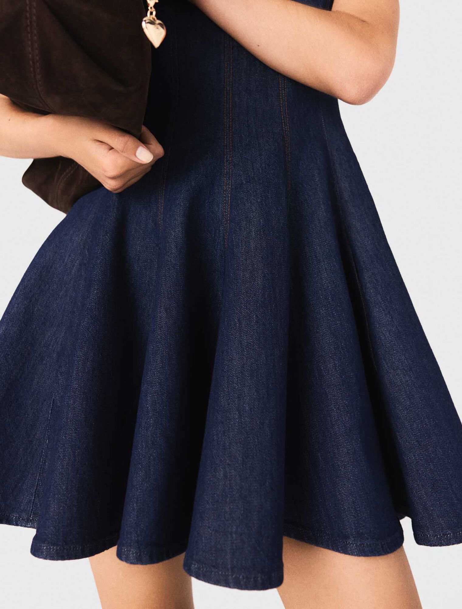 Kurzes Denimkleid mit Volants