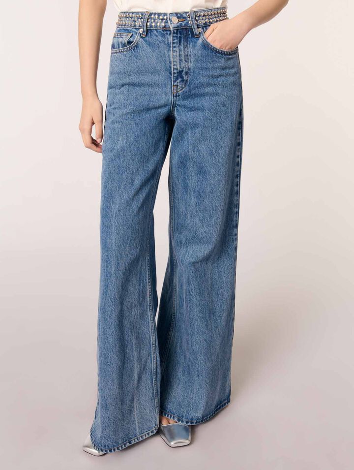 Flared Jeans mit Nietengürtel