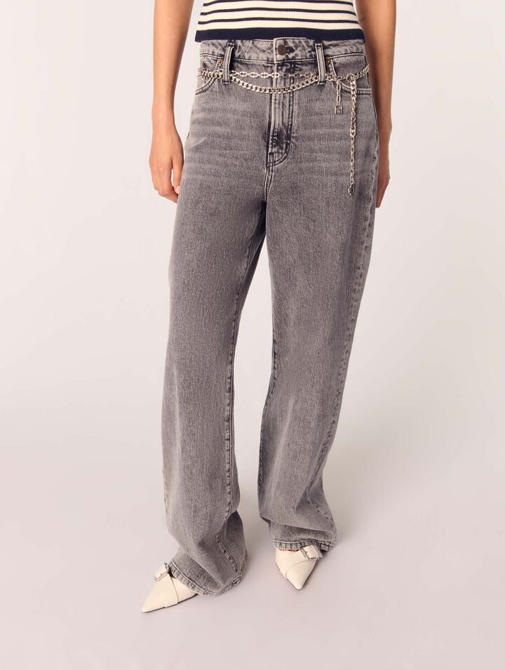 Weite Jeans mit Kettengürtel