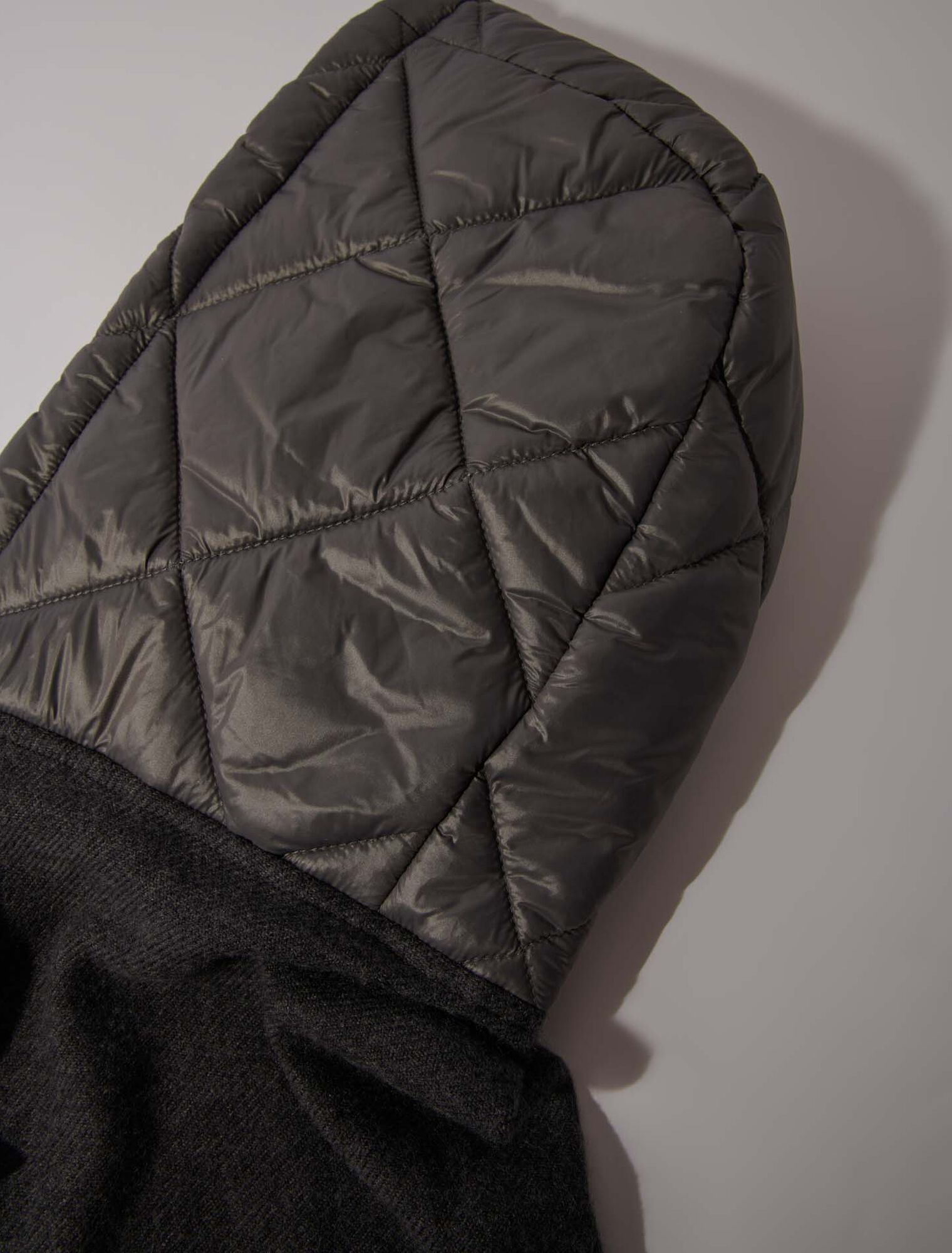 Wollponcho mit Kapuze