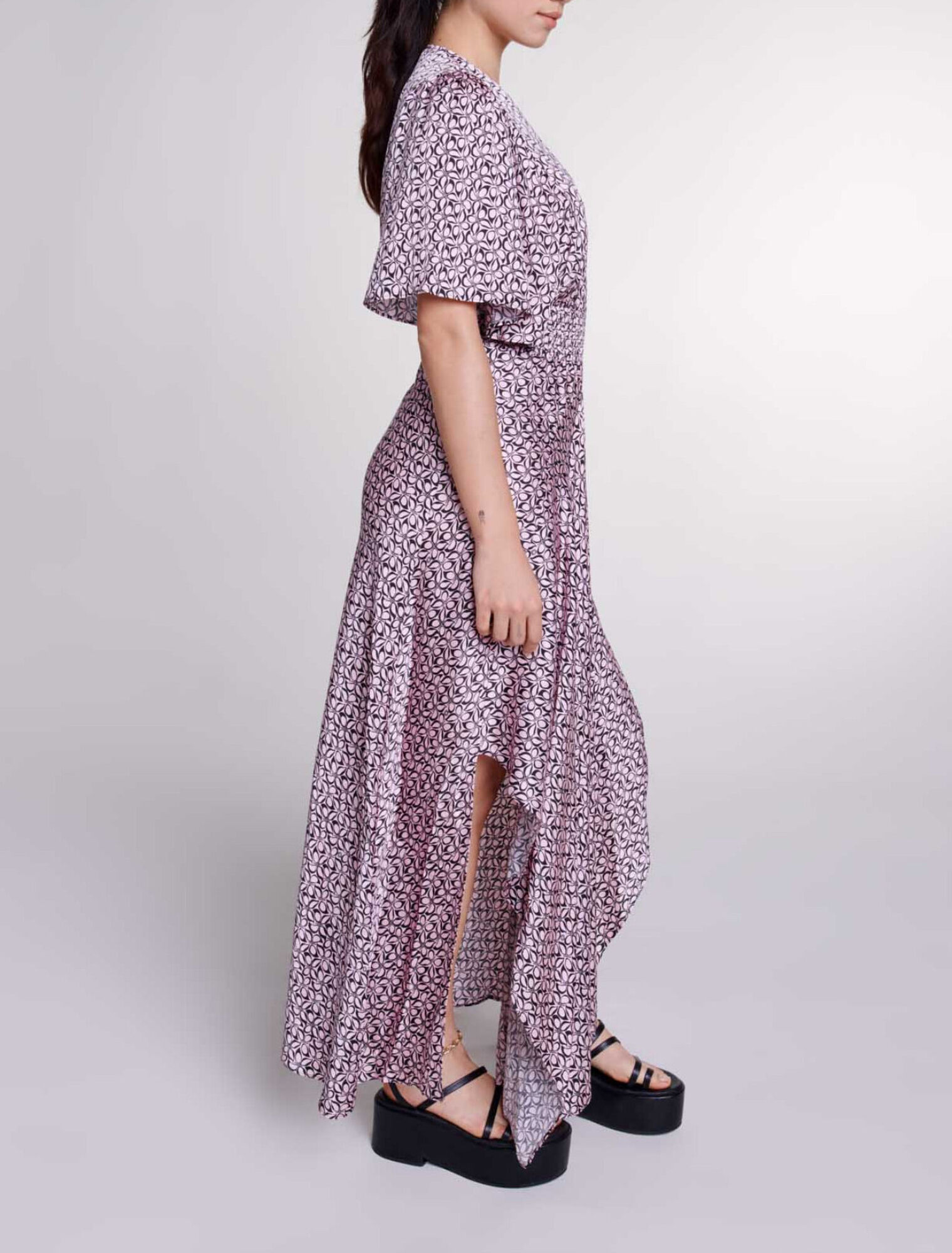 Langes bedrucktes Satinkleid