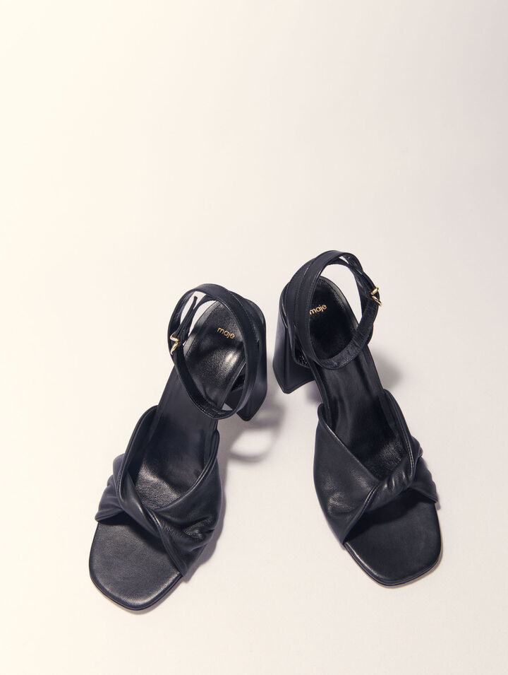Sandalen aus Glattleder mit Absatz