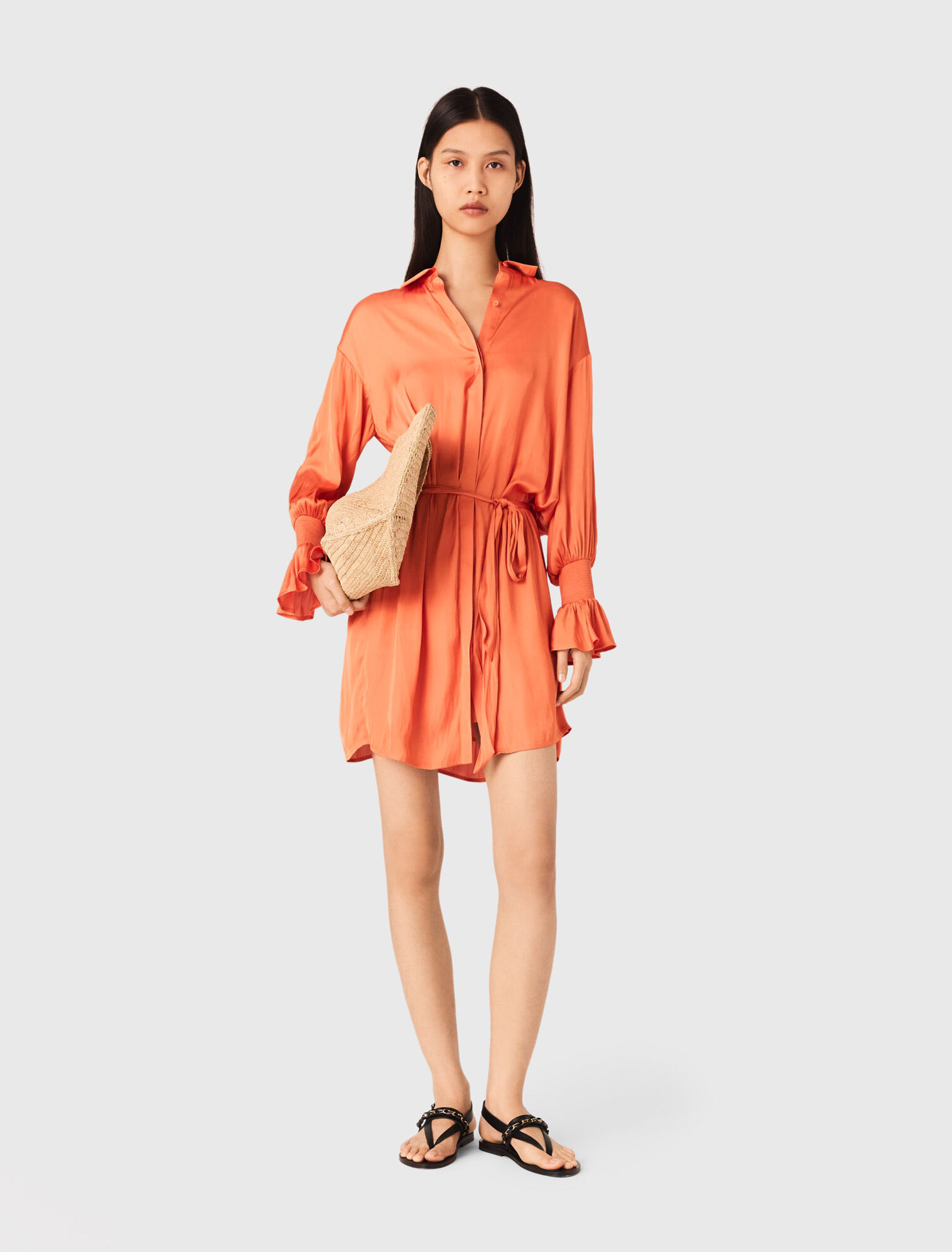 Kurzes Satin-Kleid