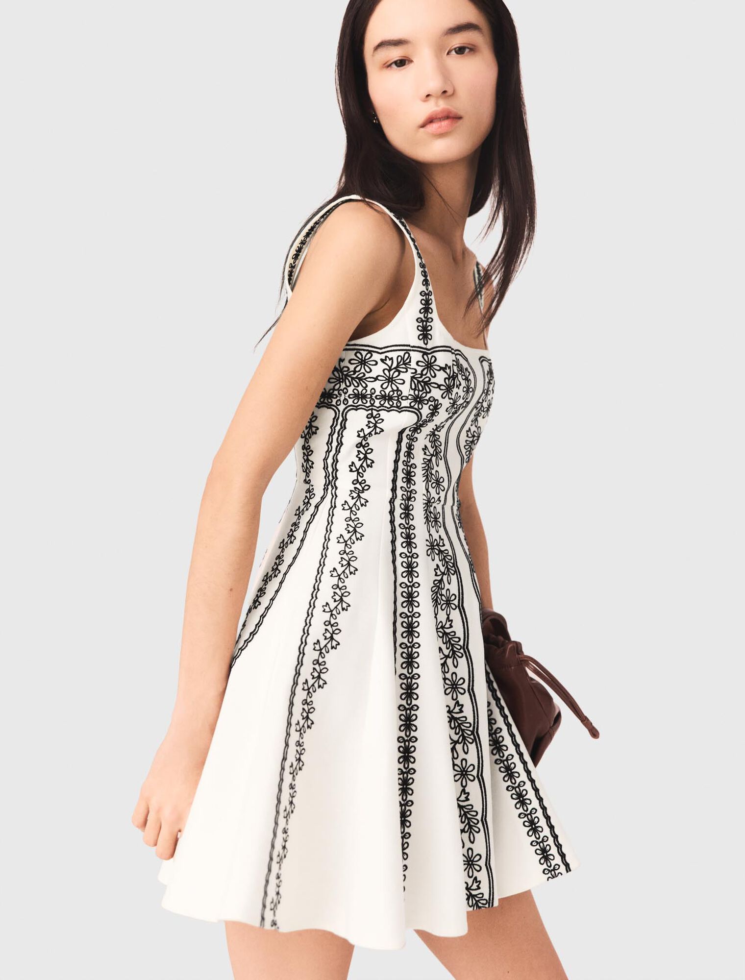 Kurzes besticktes Tr&auml;gerkleid