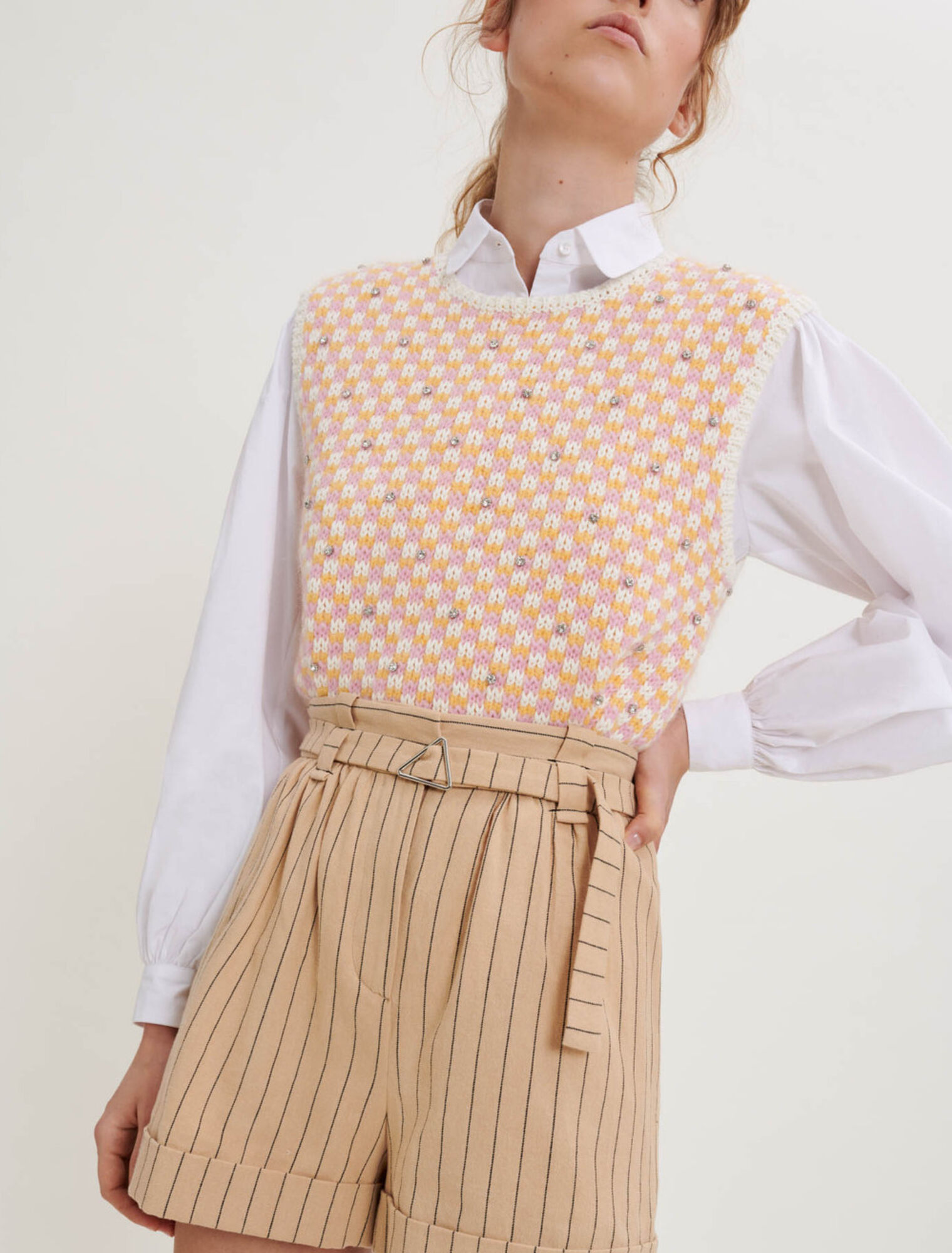 Gestreifte Shorts mit Gürtel