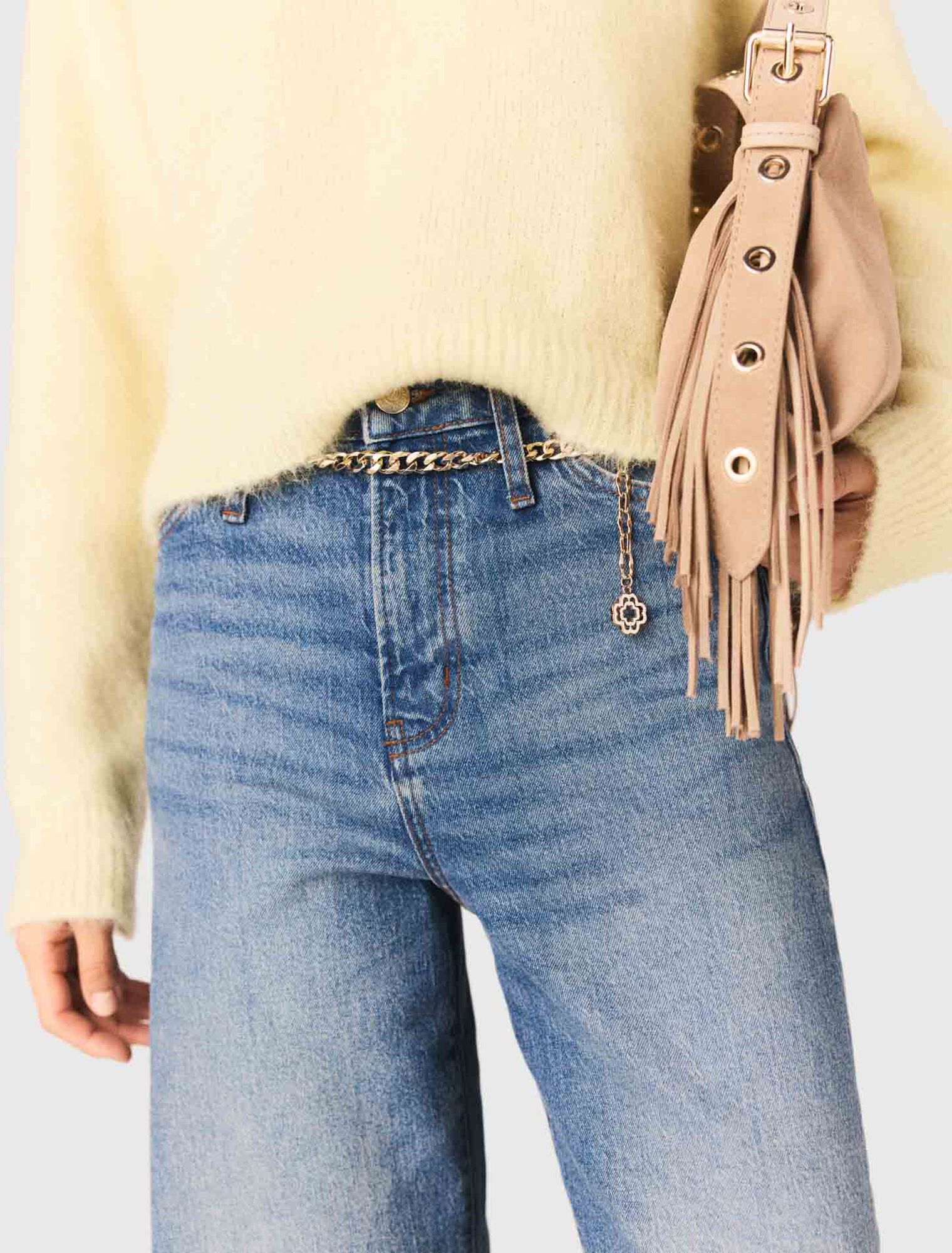 Jeans mit Kettengürtel
