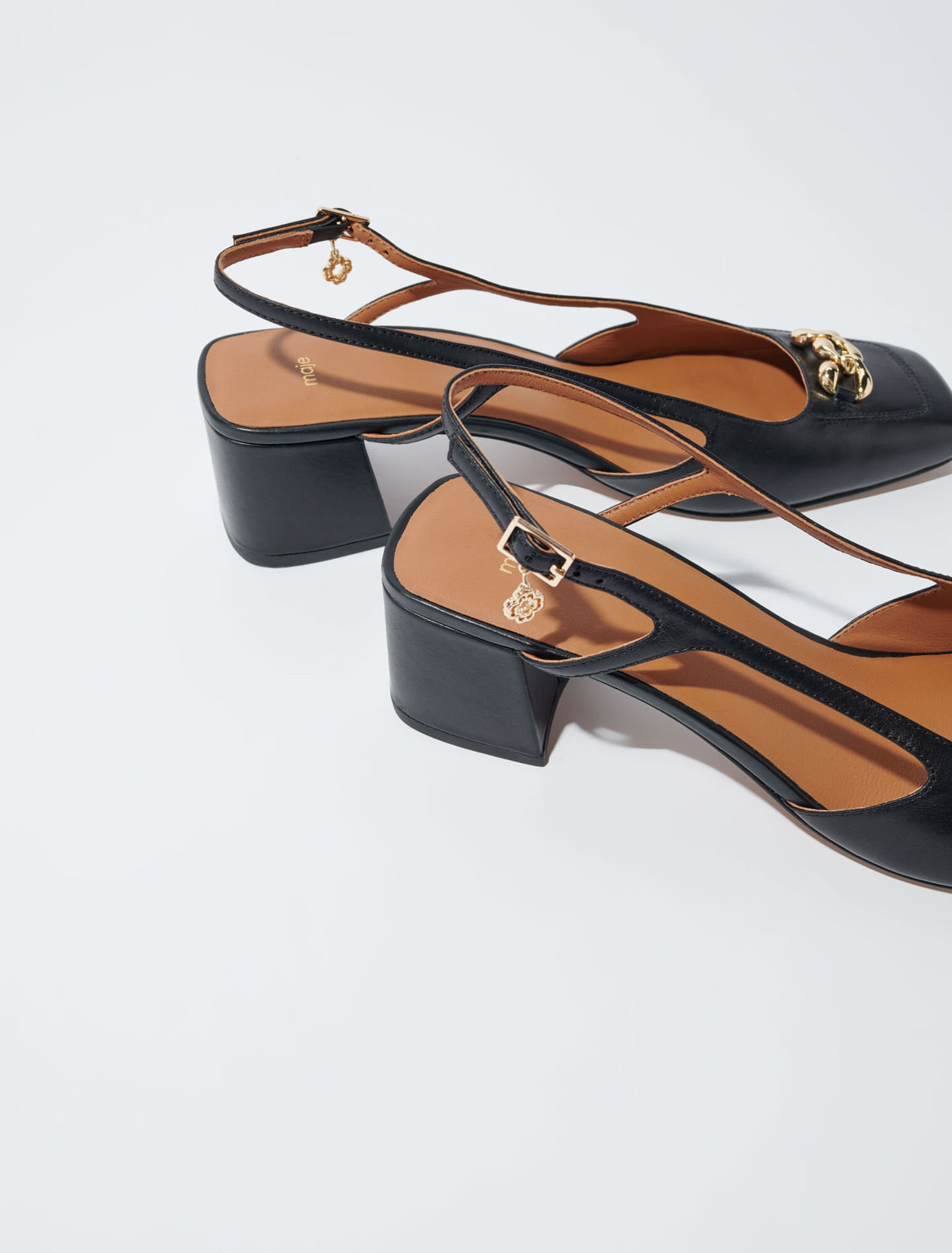 Pumps mit eckiger Spitze aus Leder