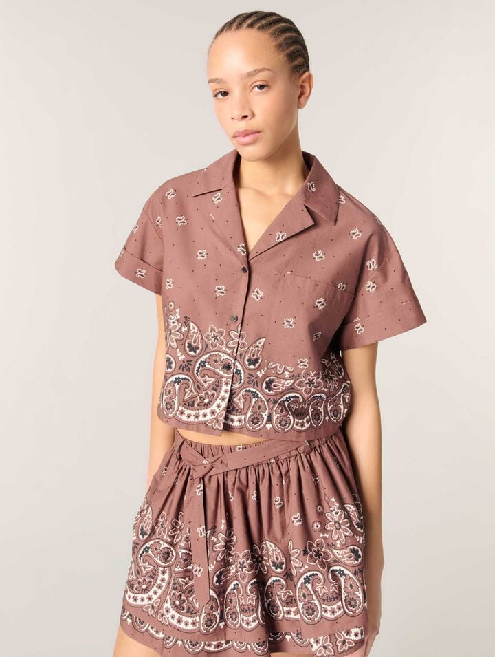 Kurze gemusterte Bluse mit Strass