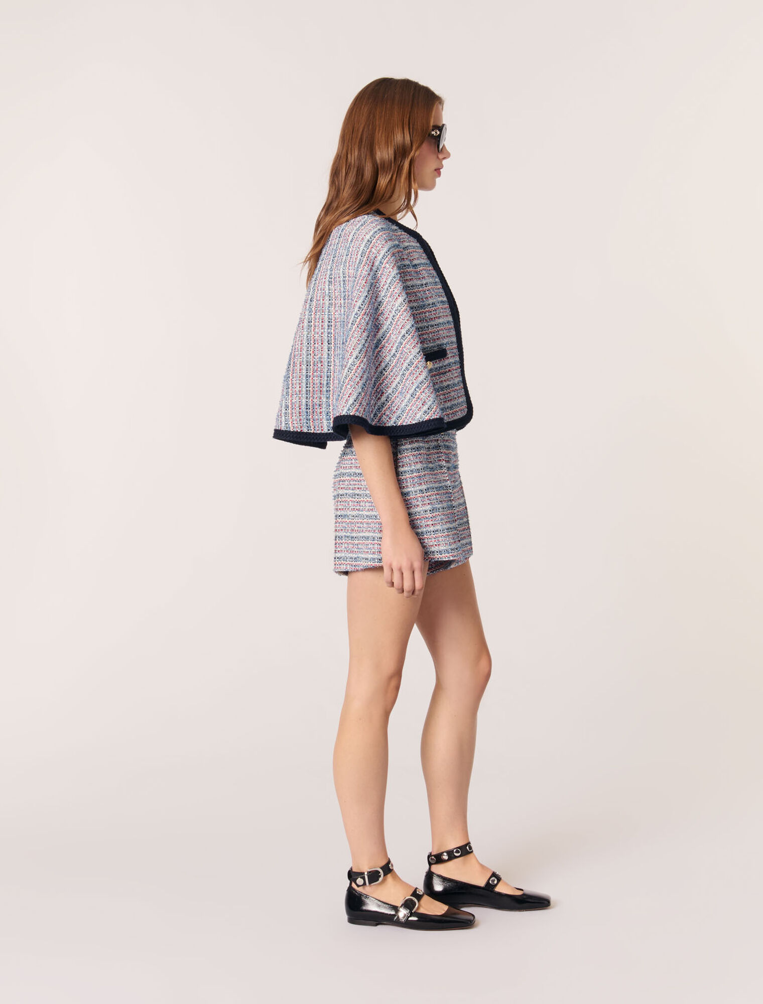 Cape aus Tweed mit Kontrastborte
