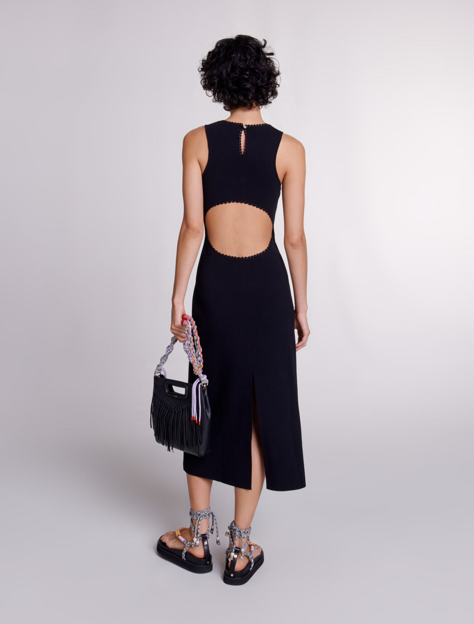 Langes Strickkleid mit Aussparungen