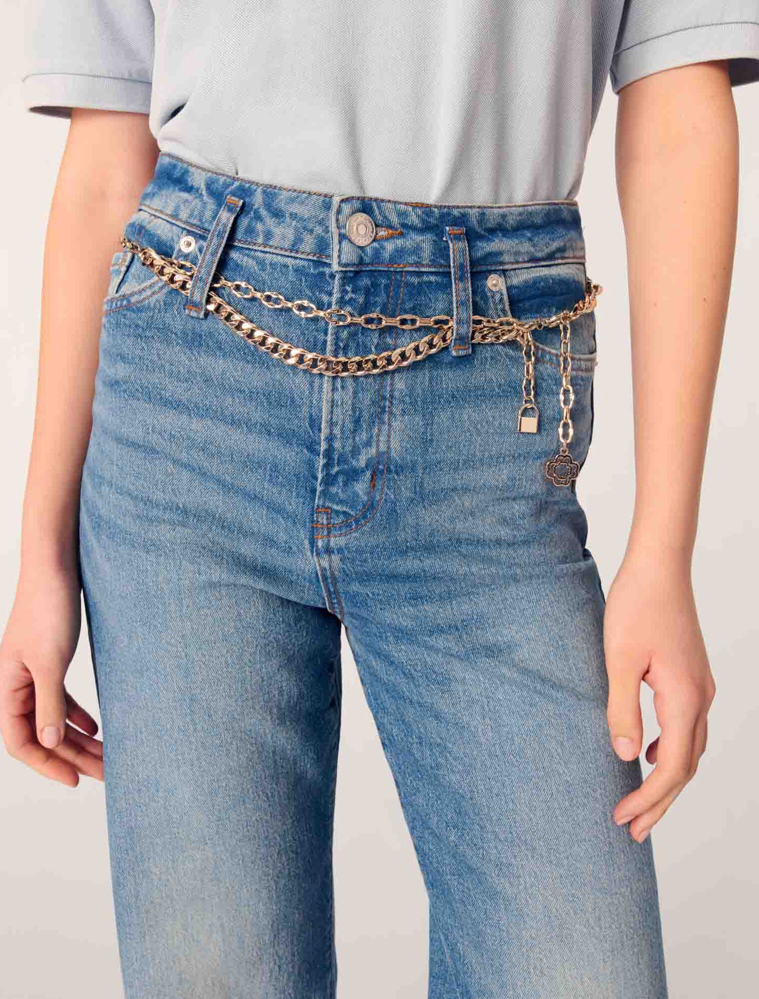 Jeans mit Kettengürtel
