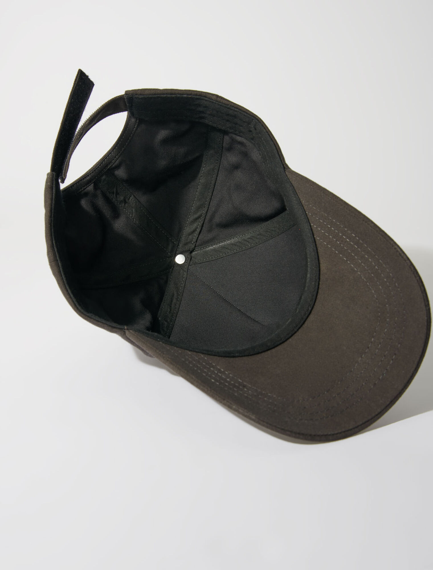 Kappe mit Kleeblatt-Strasssteinen