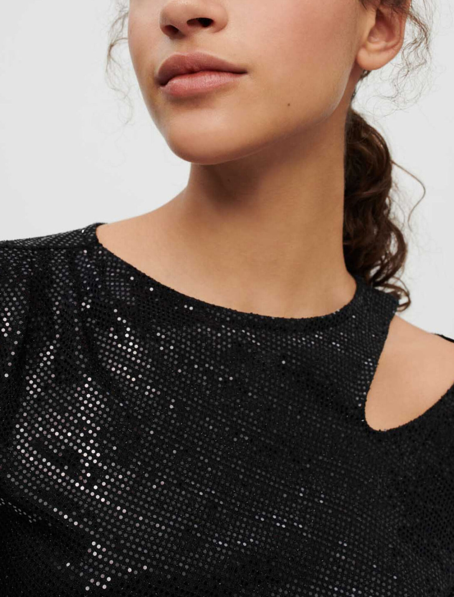 Langes Kleid mit schwarzen Pailletten