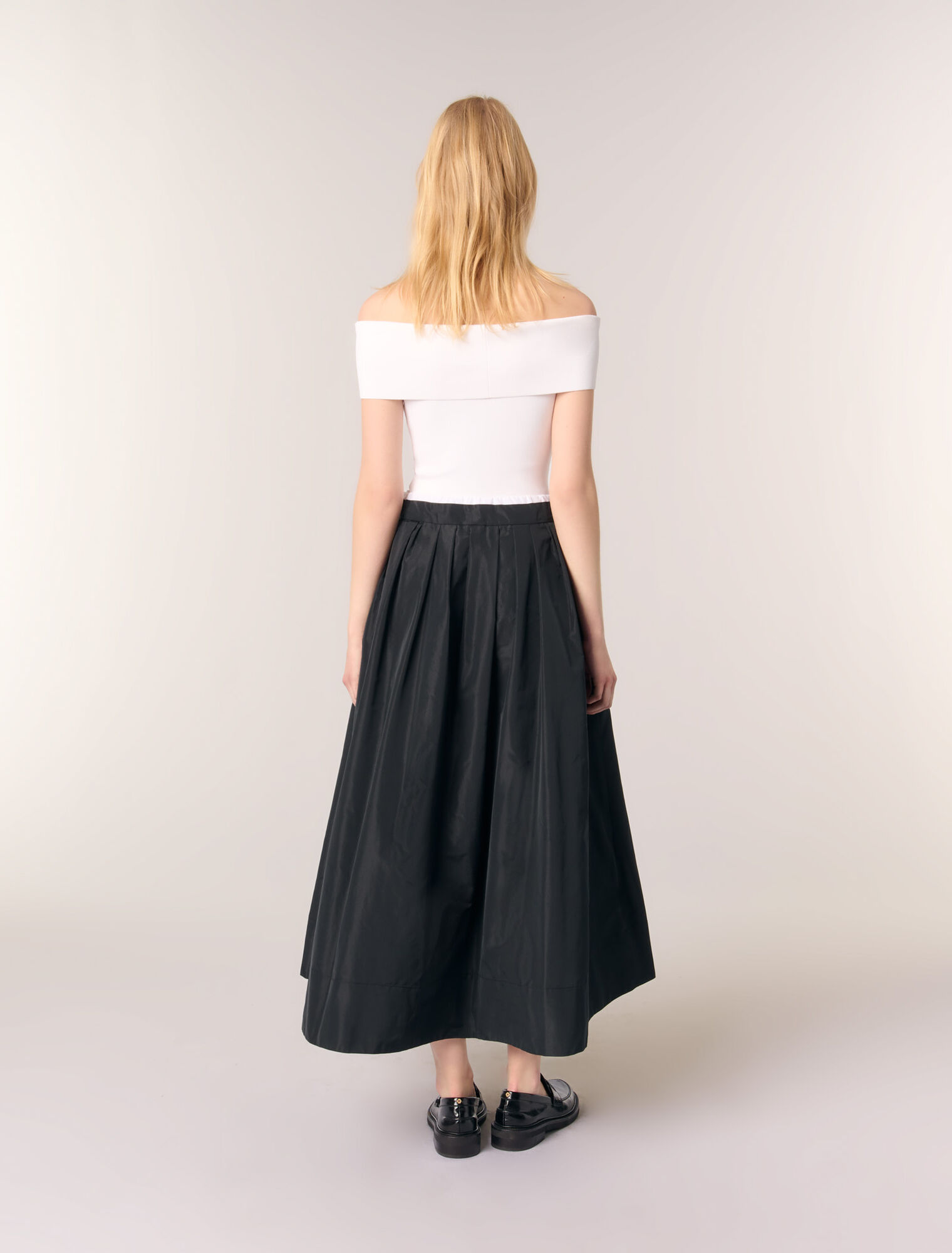 Langer Rock mit Kontrast-Taille