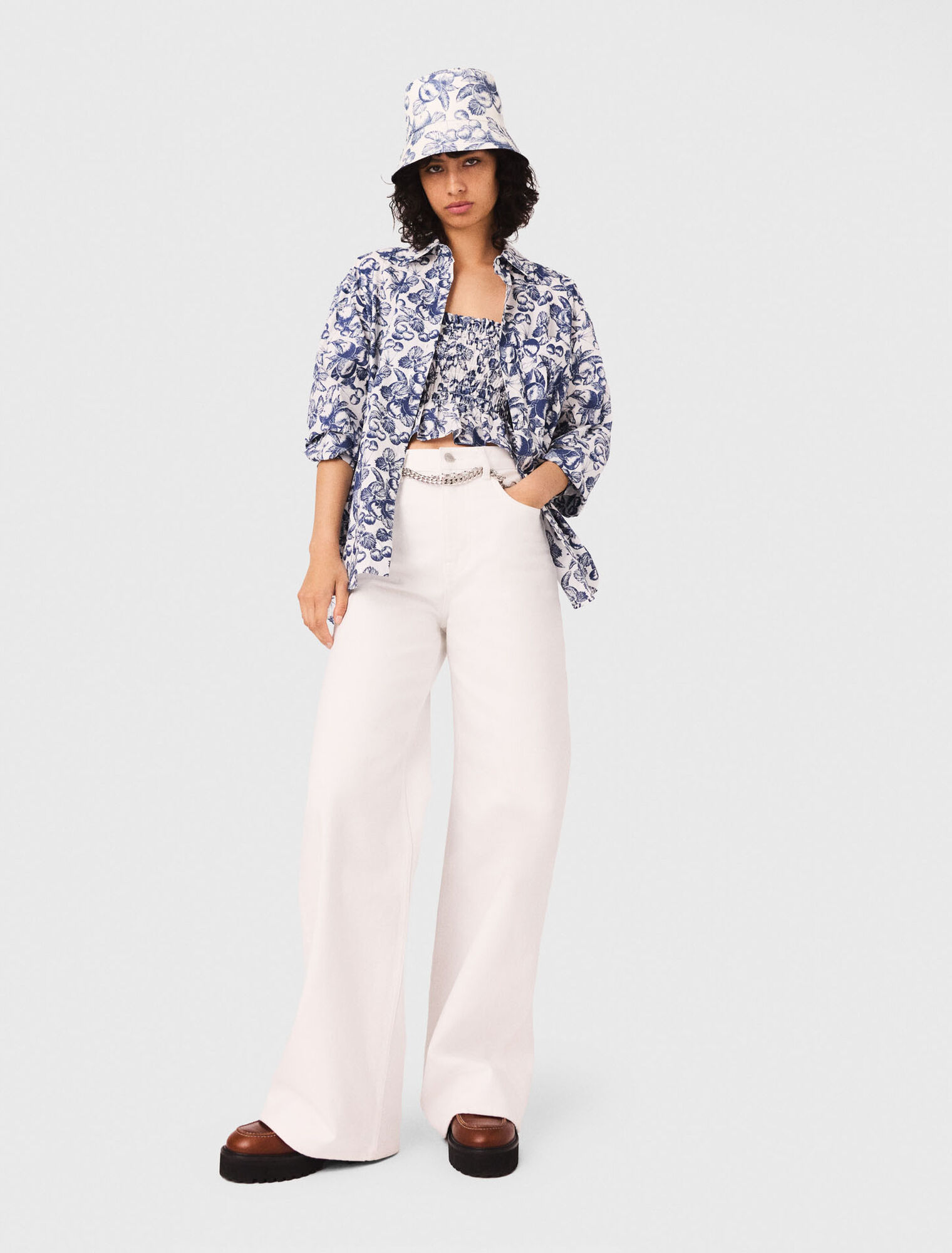 Weite Jeans, hoher Bund