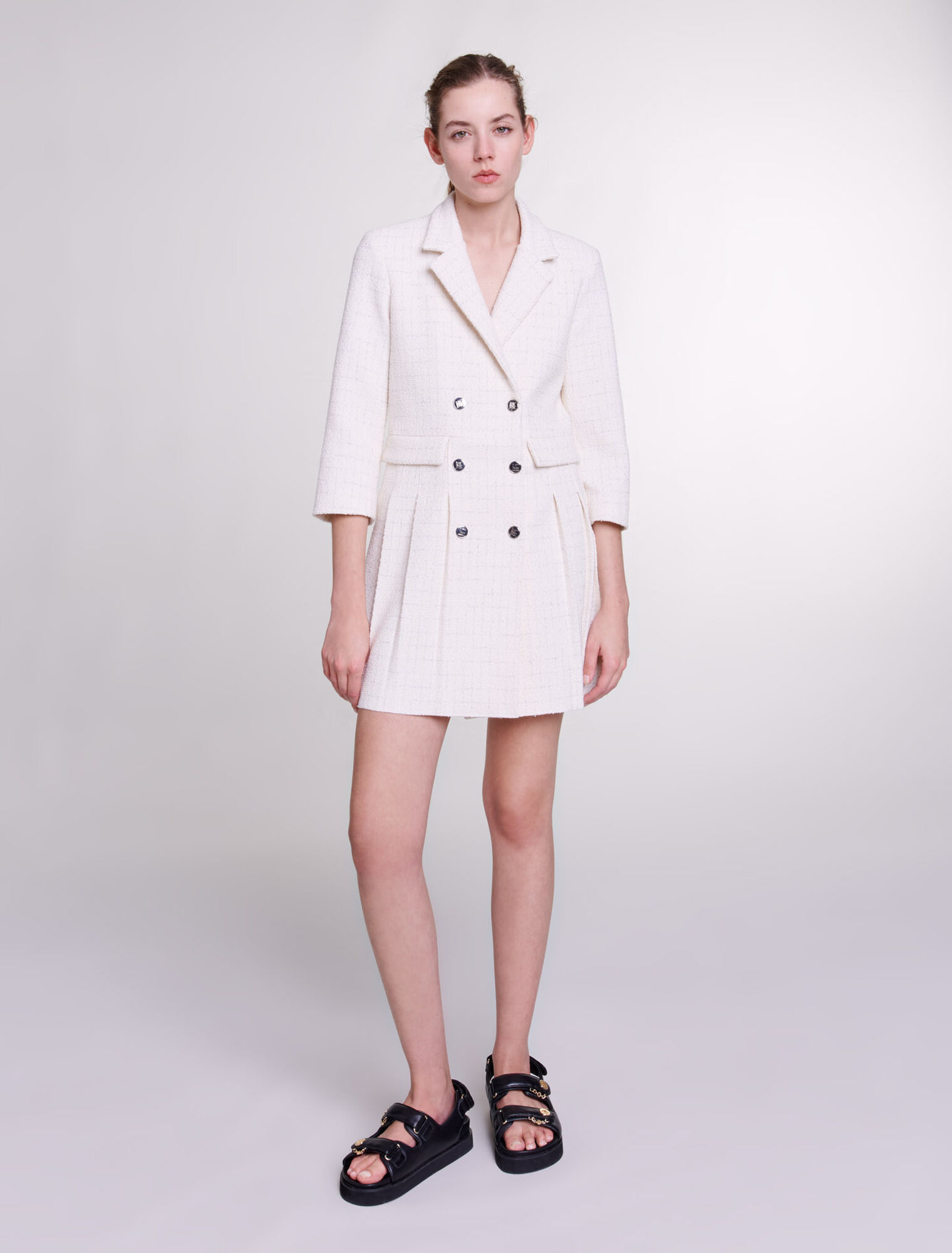 Kurzes Kleid mit Knöpfen