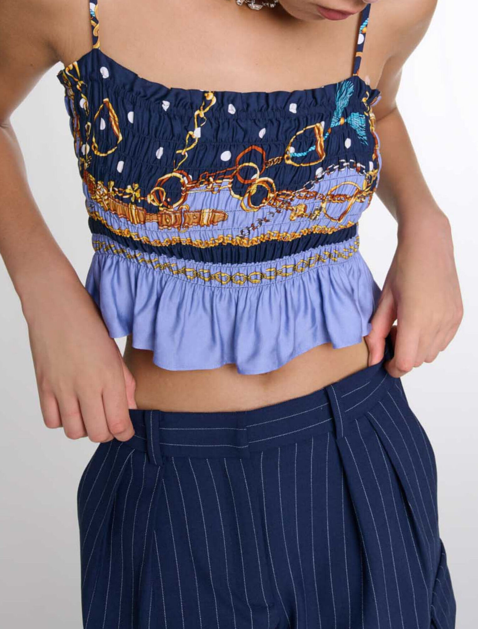 Gesmoktes Crop-Top mit Druckmuster