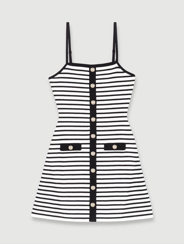 Kurzes Strickkleid mit Streifen