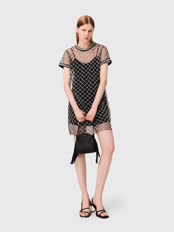 Kurzes Kleid aus besticktem Tüll