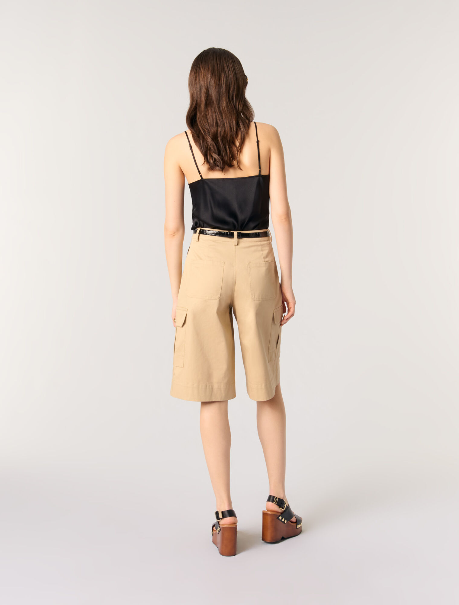 Top aus Seidensatin und Spitze