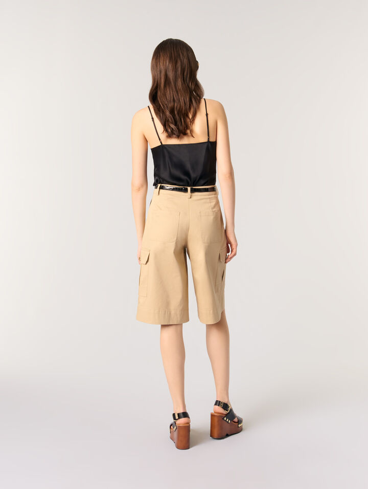 Top aus Seidensatin und Spitze