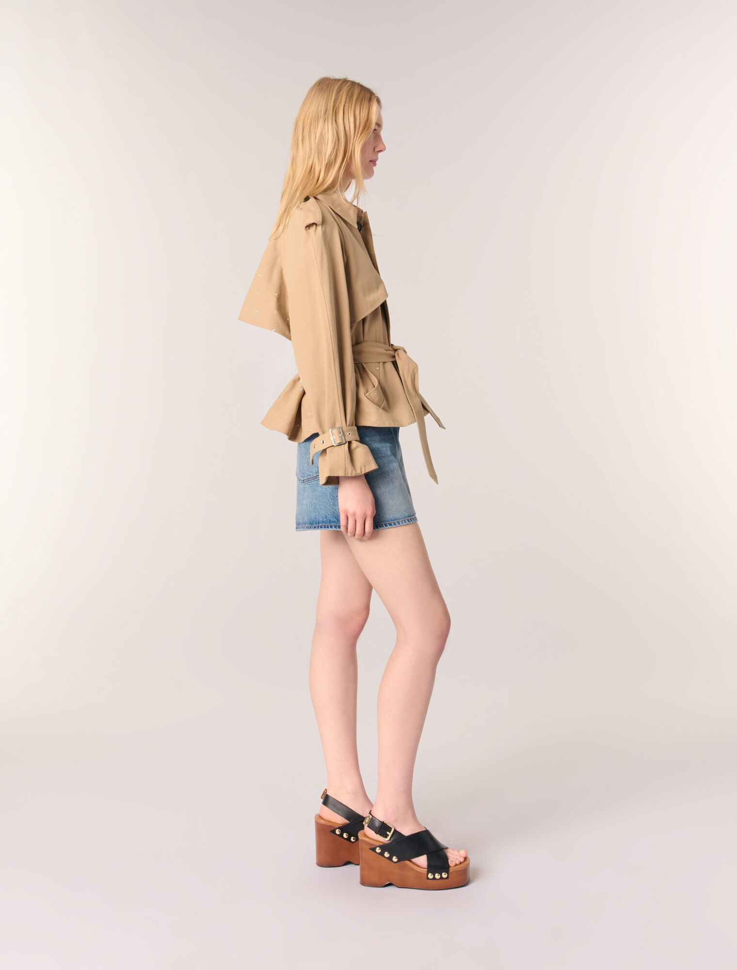 Kurzer Trenchcoat mit Nieten