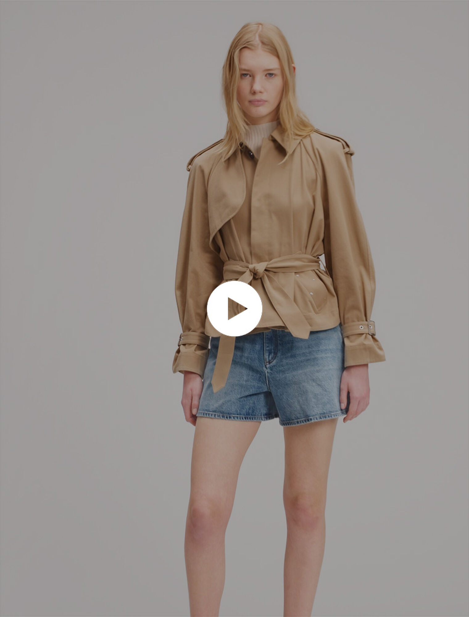 Kurzer Trenchcoat mit Nieten