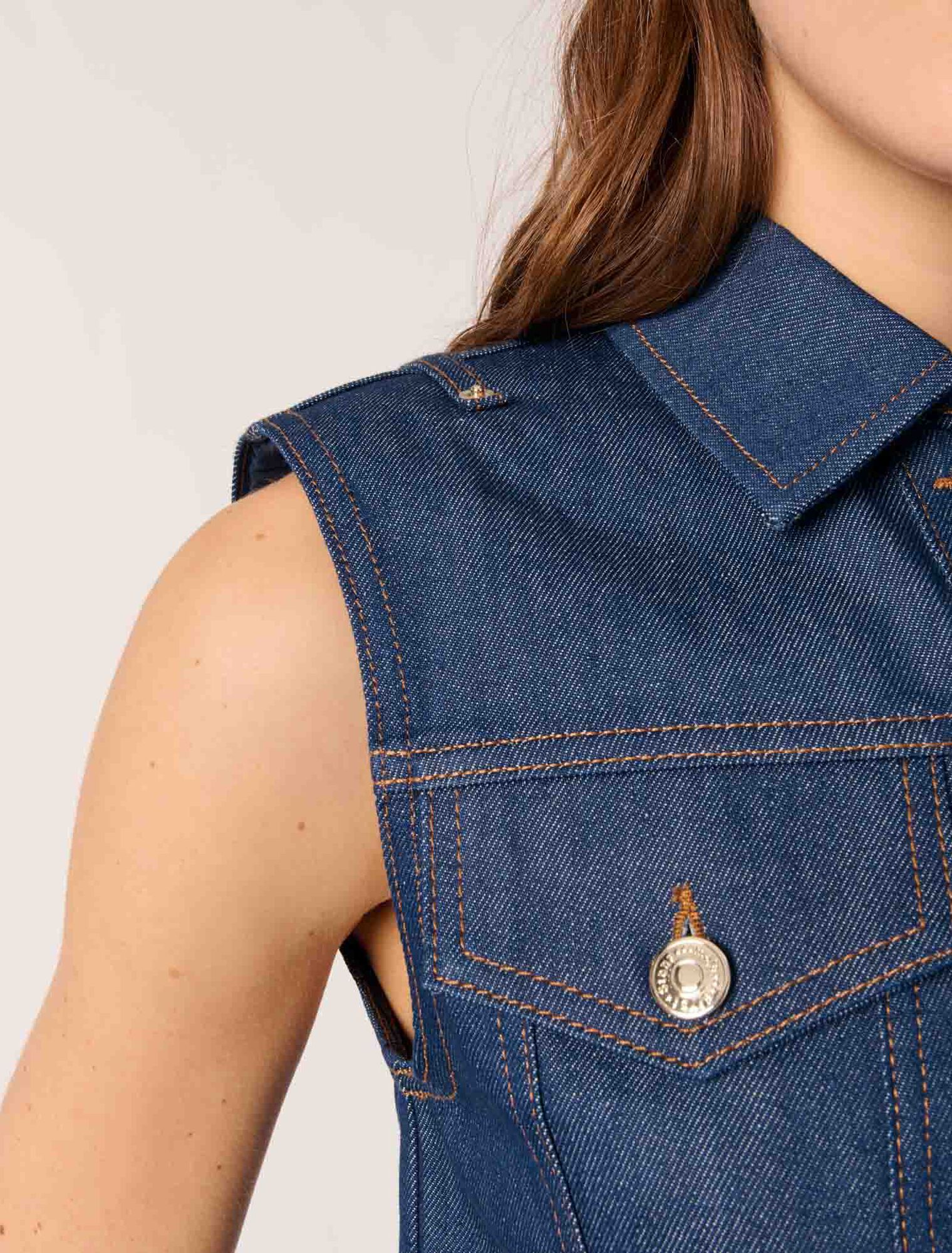 Kurze Weste aus Denim