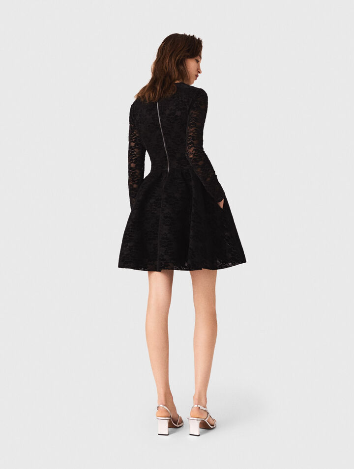 Langes, ausgestelltes Samtkleid
