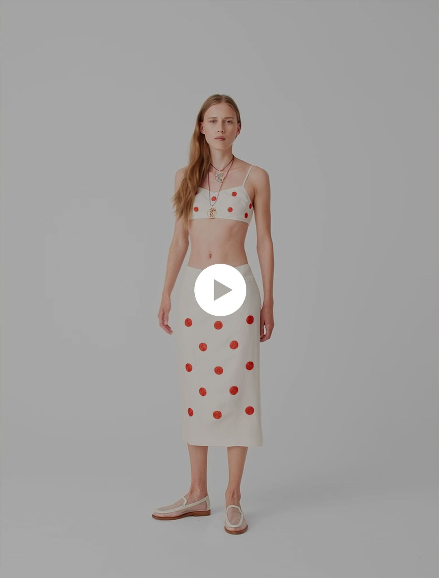R&uuml;ckenfreies kurzes Kleid mit Print