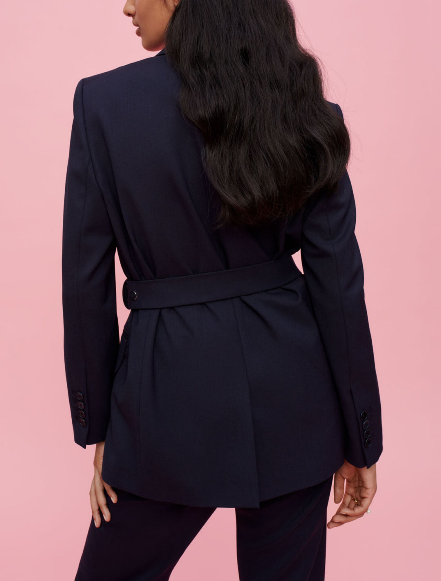 Blazerjacke mit Gürtelkette