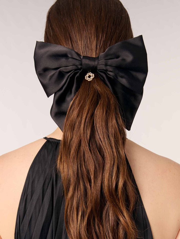 Langes, plissiertes Kleid aus Satin