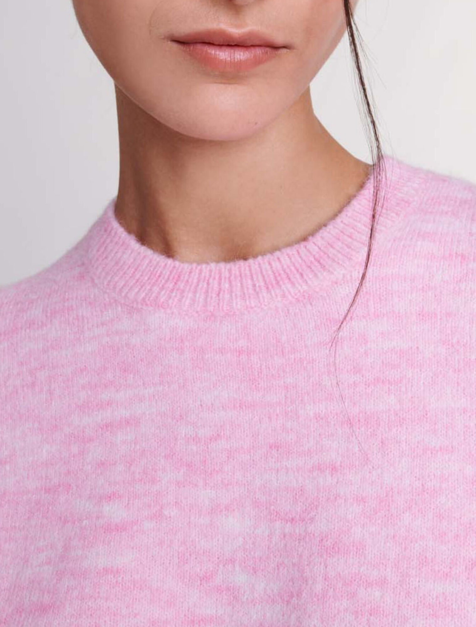 Kurzer Strickpulli mit Kordel