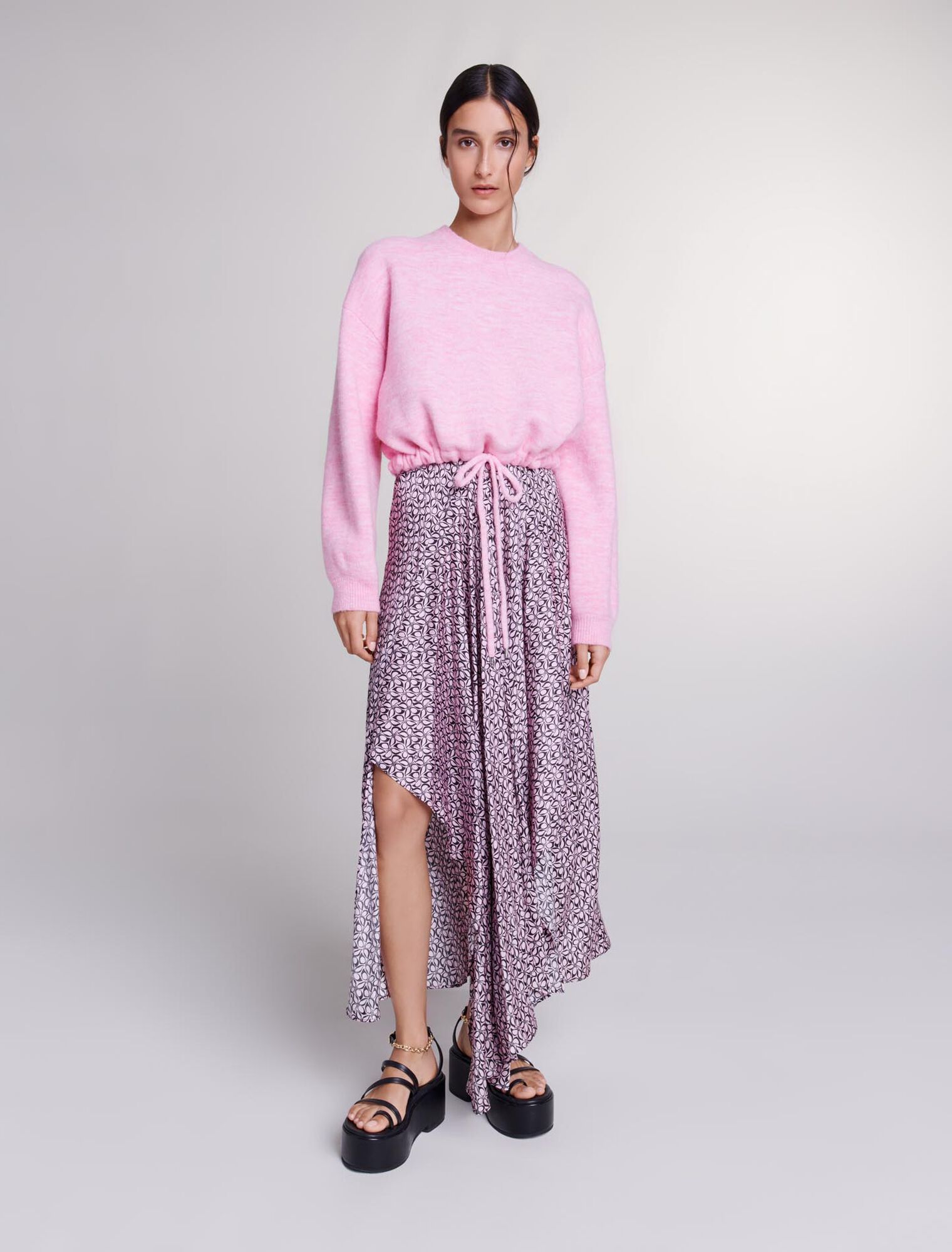Kurzer Strickpulli mit Kordel