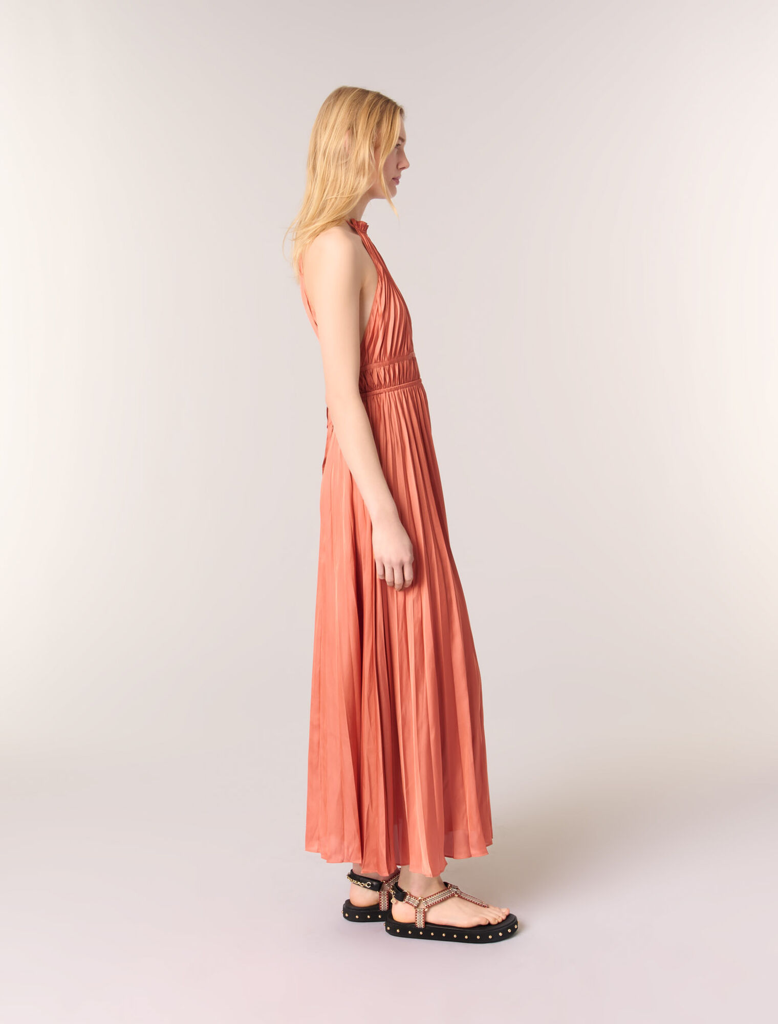 Langes plissiertes Kleid