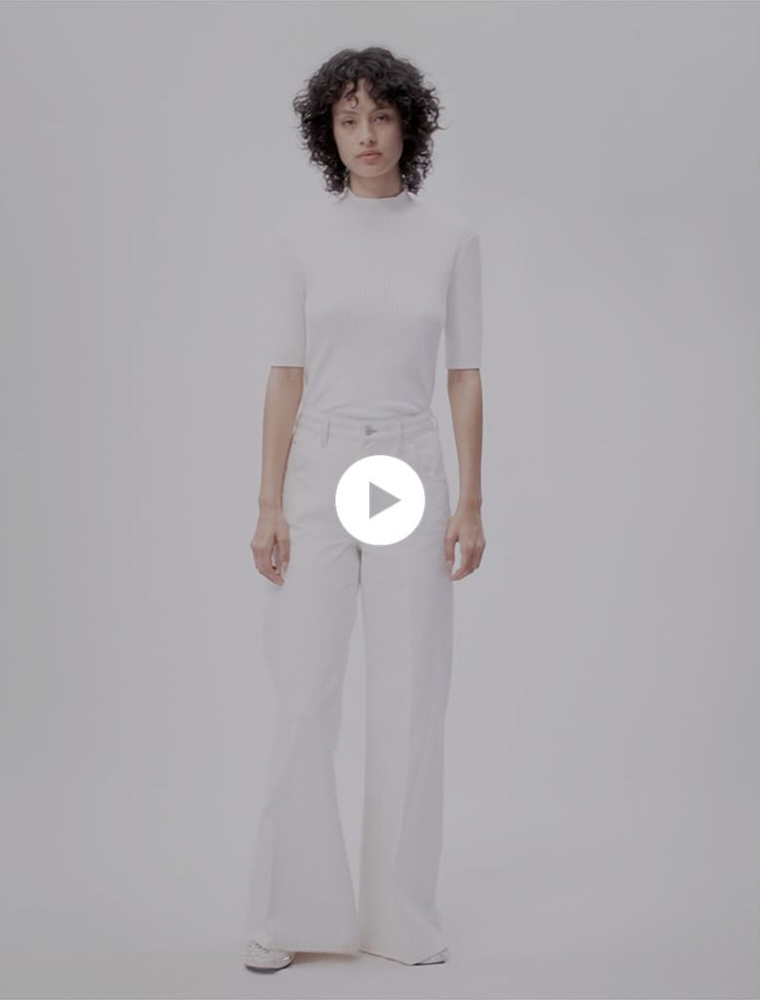 Bestickte weite Jeans, hoher Bund