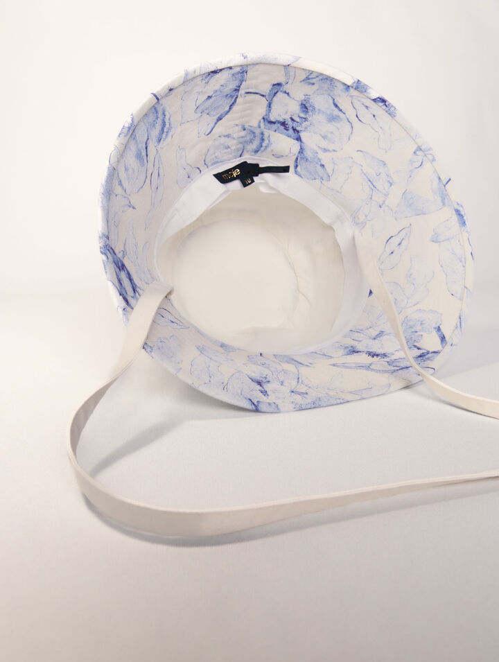 Langer Bob-Hut zum Thema „Aquarell“
