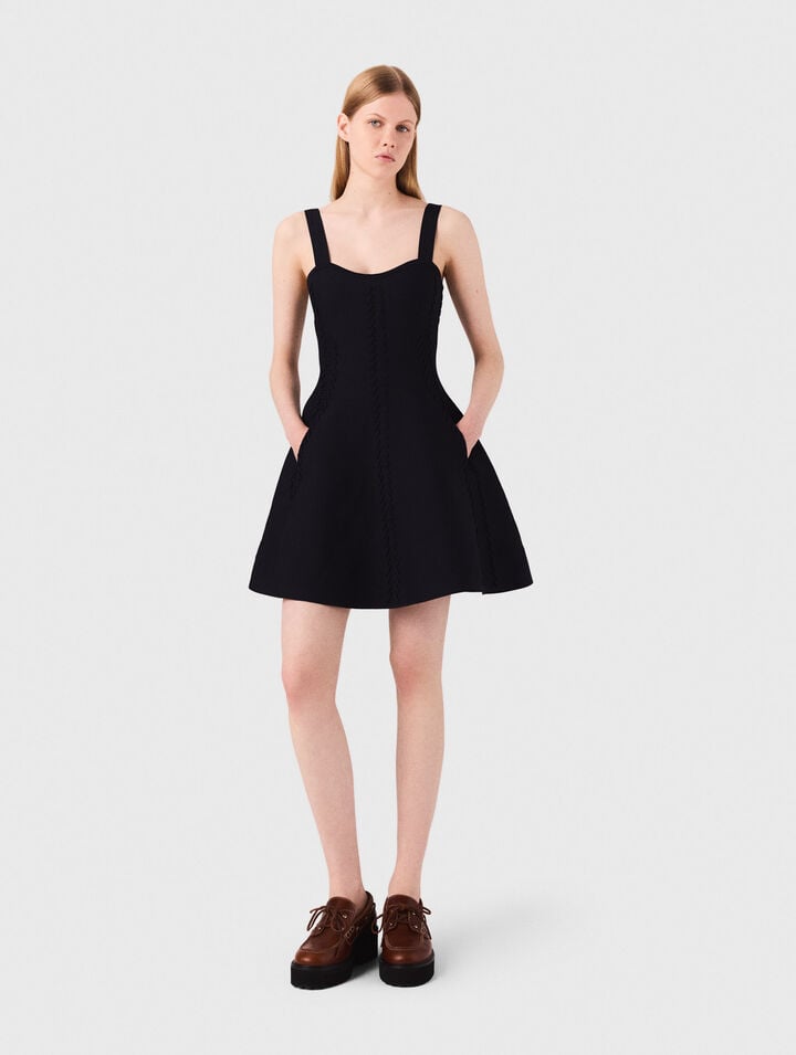 Kurzes Babydoll-Kleid aus Strick 