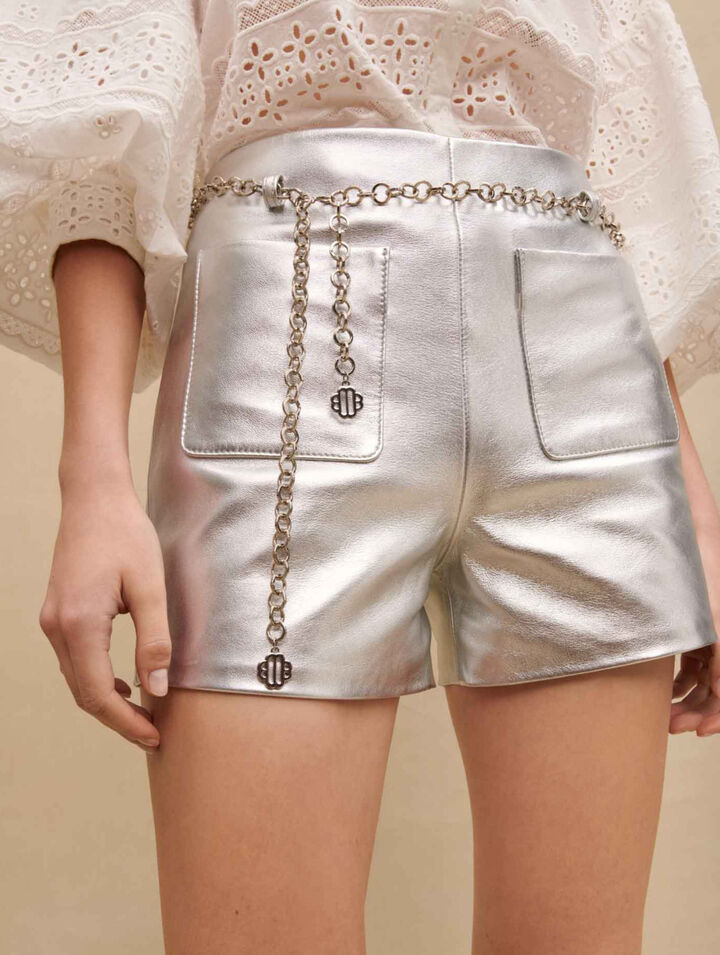 Shorts aus metallisiertem Leder
