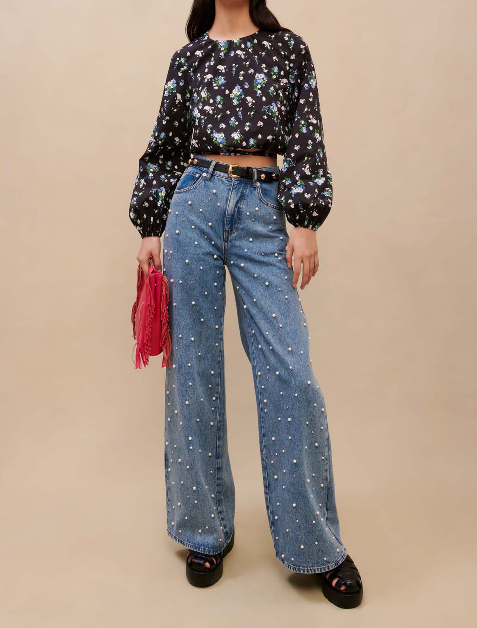 Weite Jeans mit Perlenbesatz