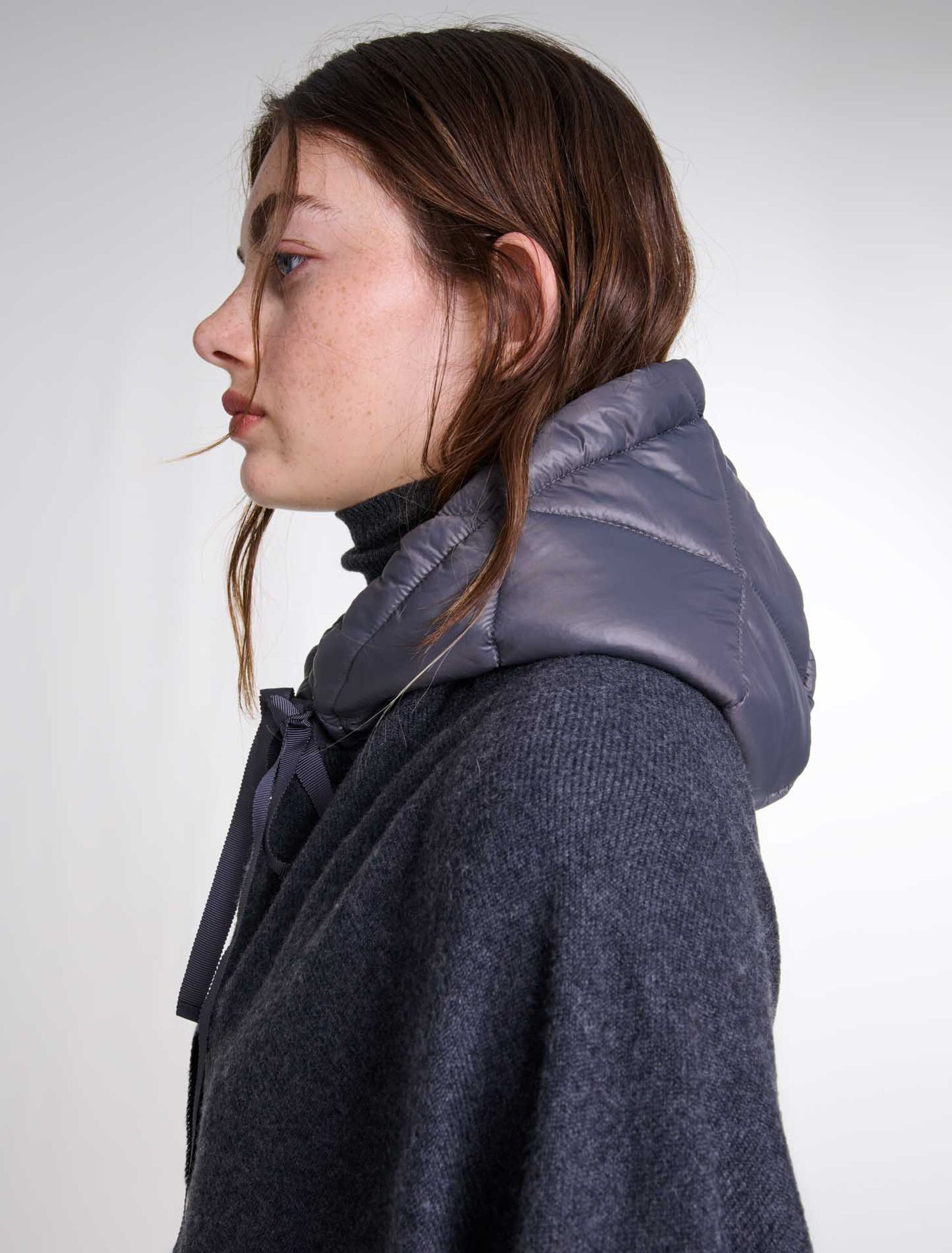 Wollponcho mit Kapuze