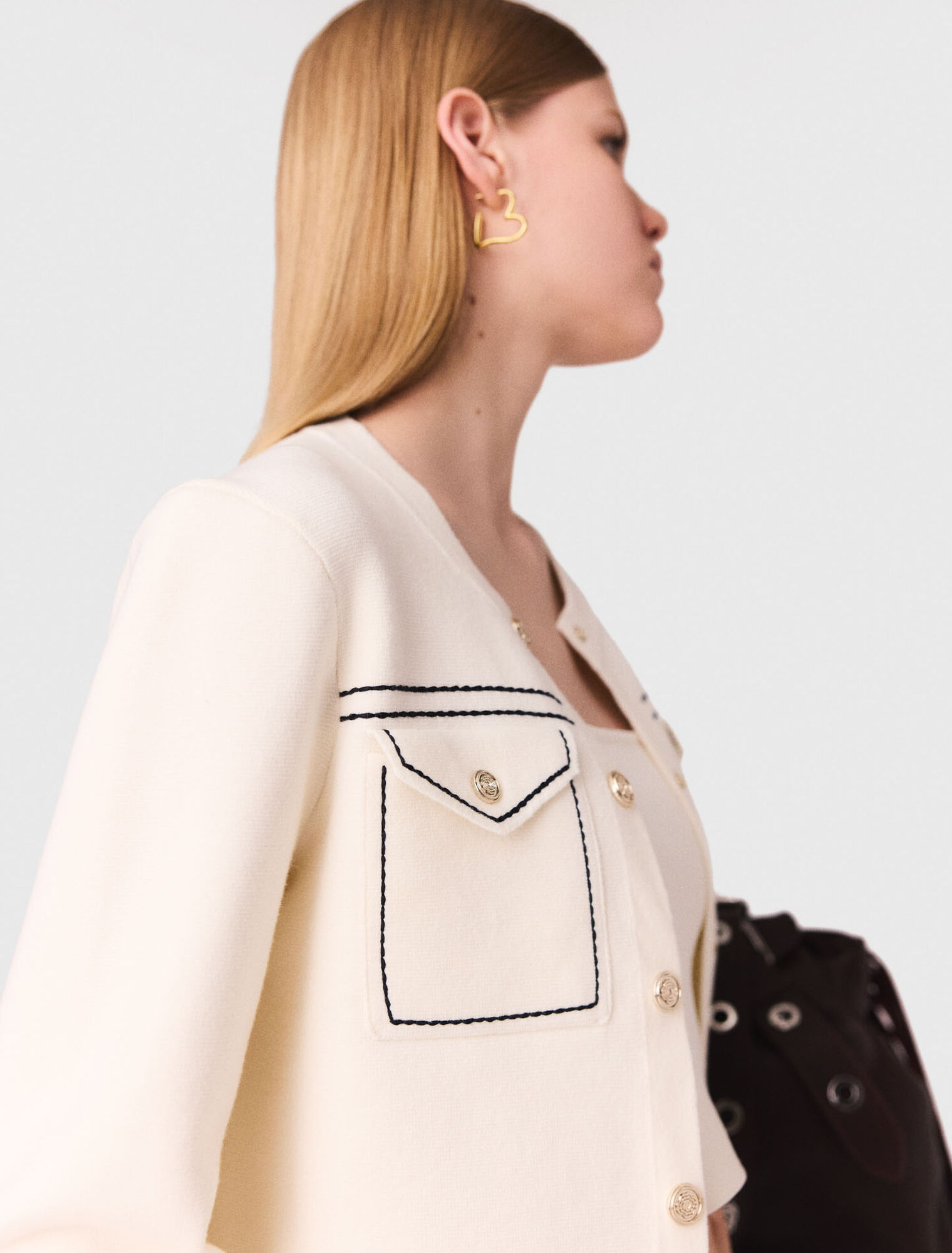 Kurzer Cardigan mit Steppnähten