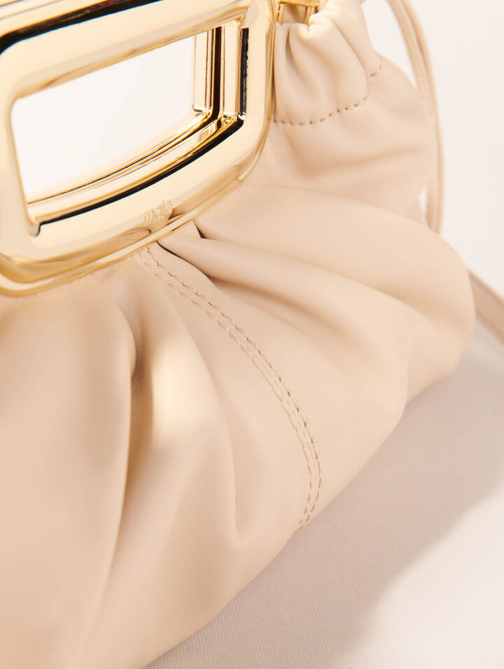 Clutch aus Leder mit Metallgriff