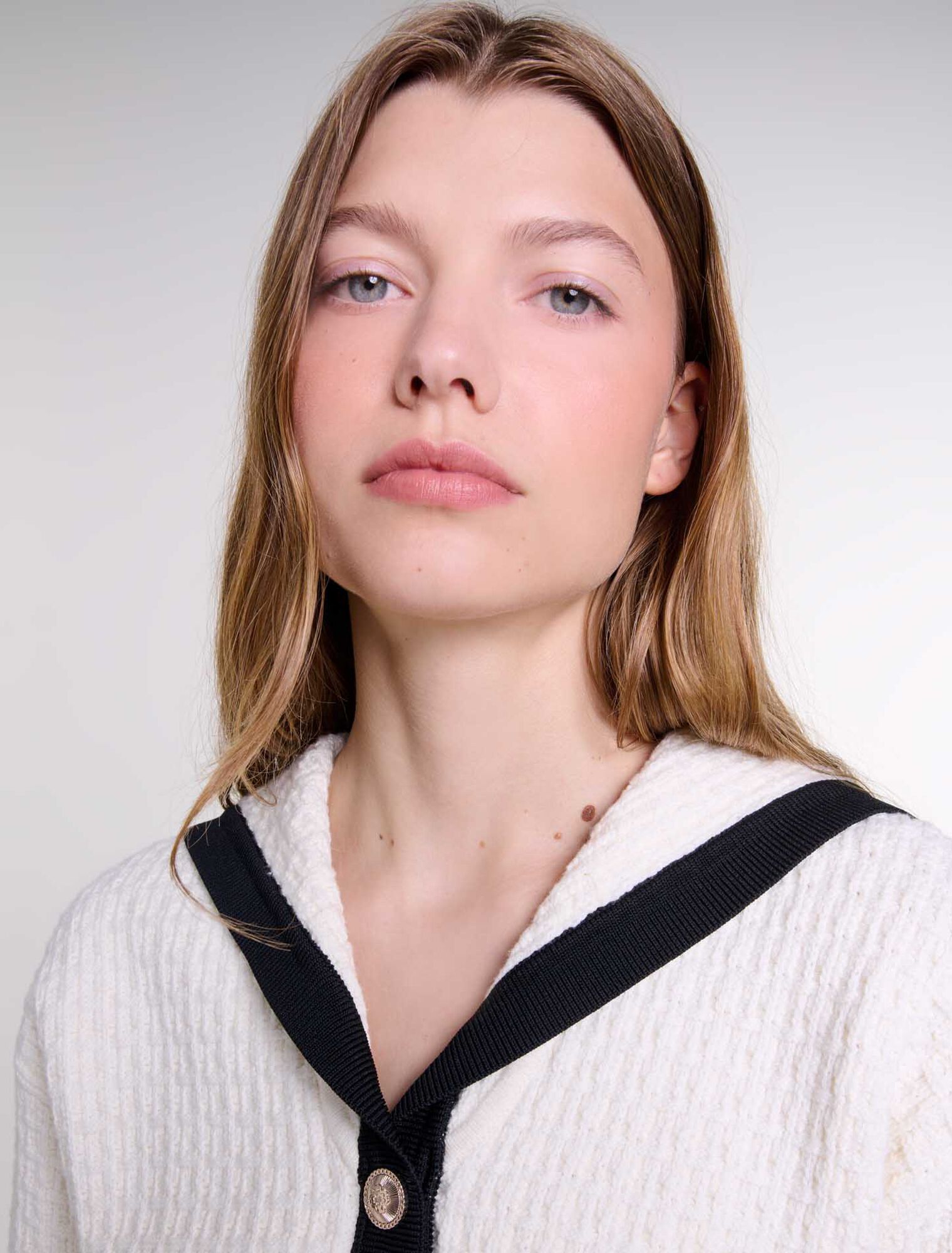 Kontrastreicher Cardigan mit Kragen
